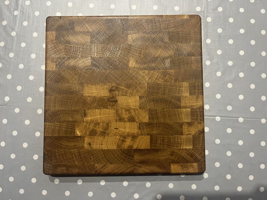 Deska do krojenia z litego dębu – układ czołowy (end grain)