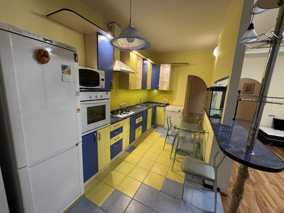 Продам сучасну квартиру Центр