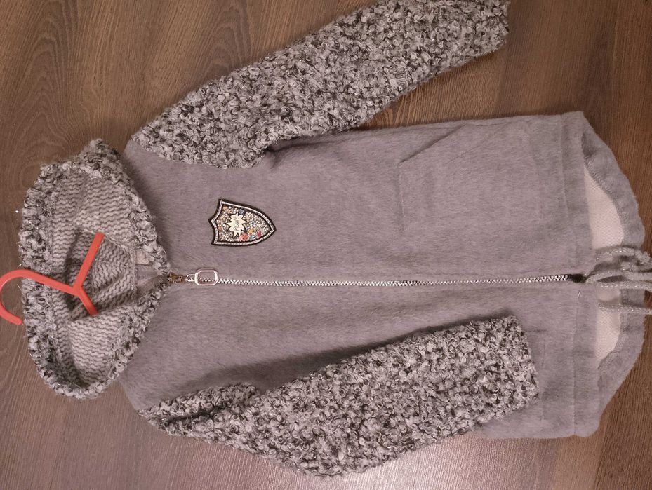 Тепла кофта на дівчинку