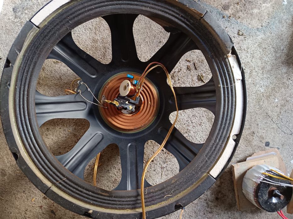 Głośnik basowy 15” do regeneracji – duży i solidny kosz