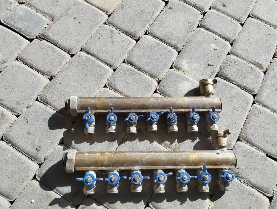 Металева шафа з замком і гребінки для опалення