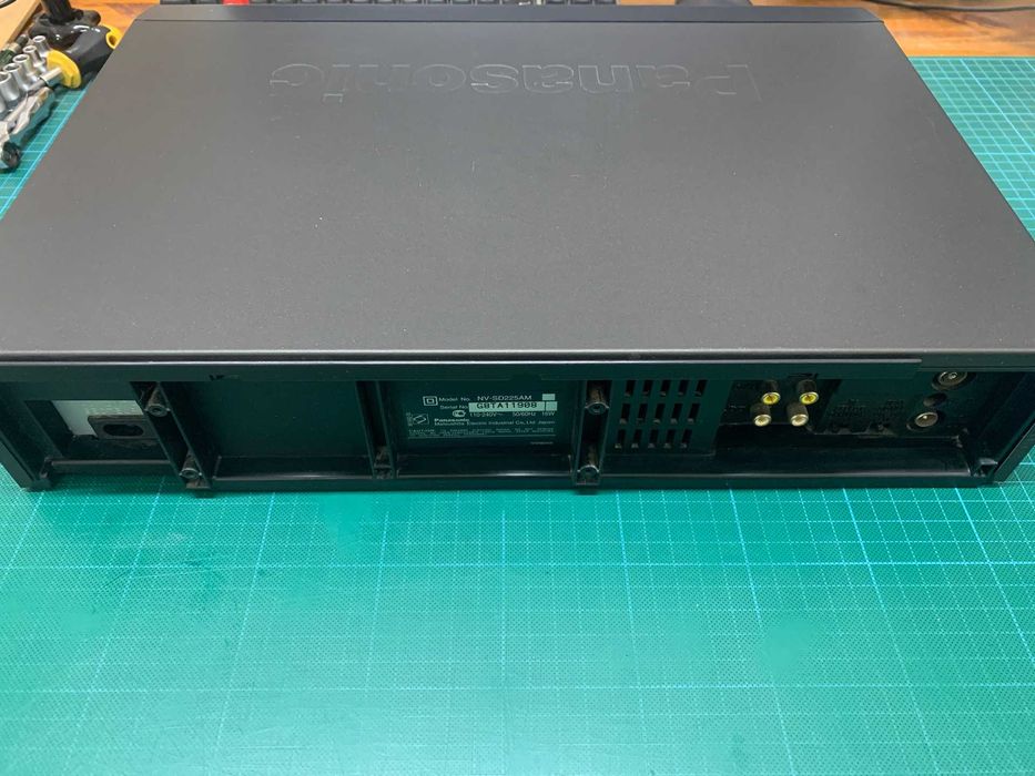 Відеомагнітофон, Panasonic NV-SD225AM