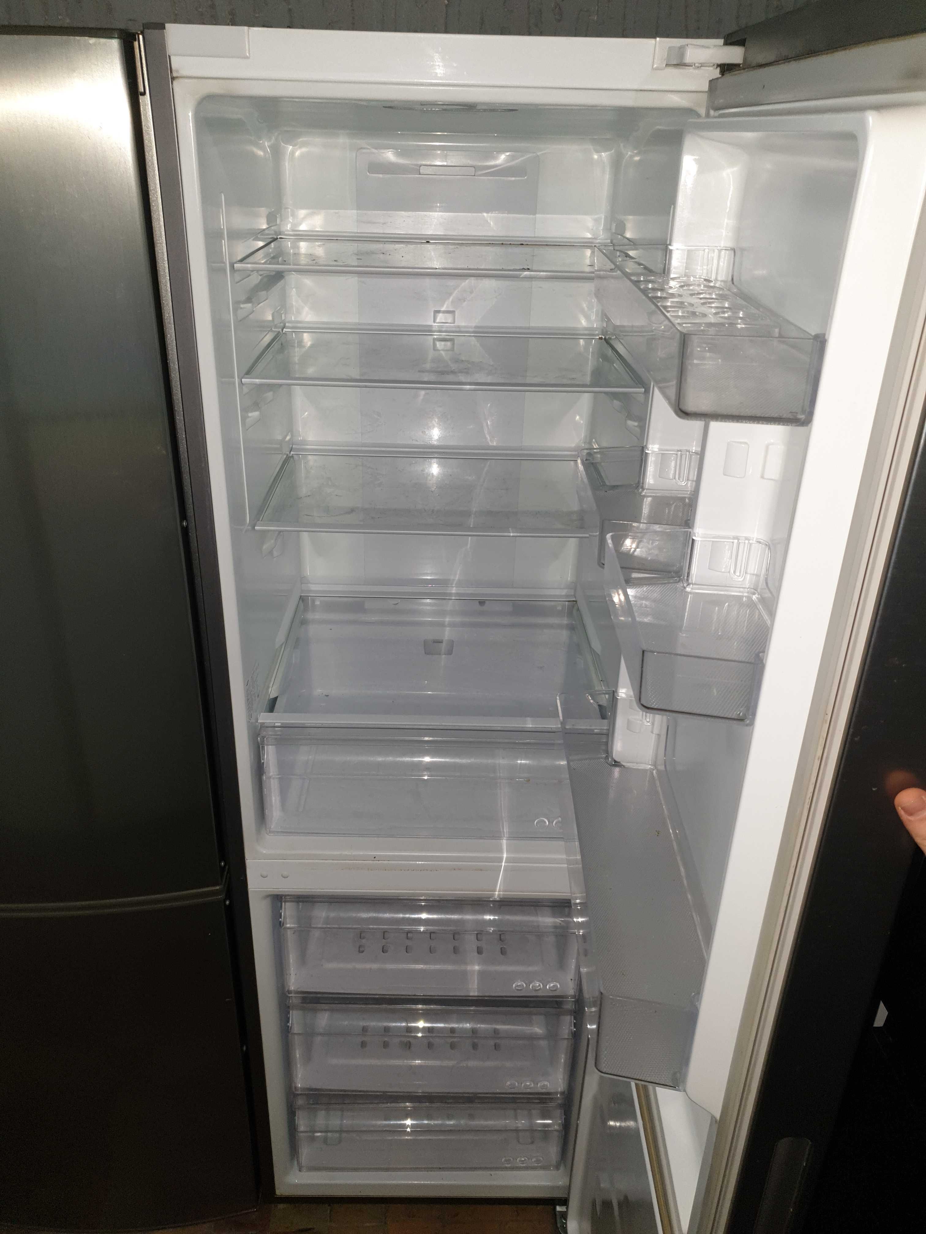 Холодильник ідеальний стан Samsung IKB59 Premium чорний, гарантія