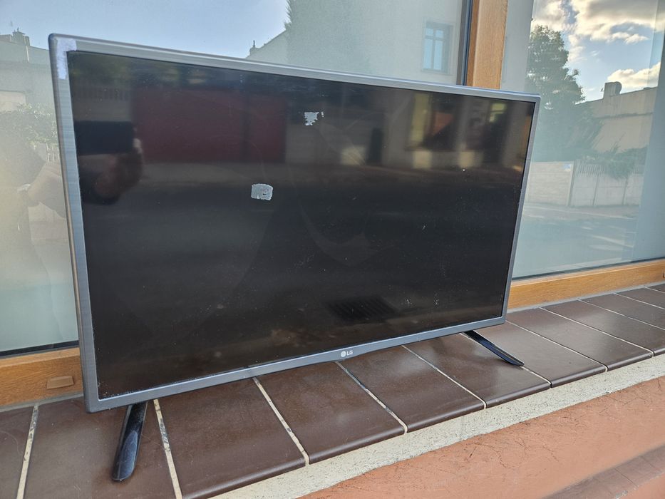 Telewizor LG 32LF 592U zbitek