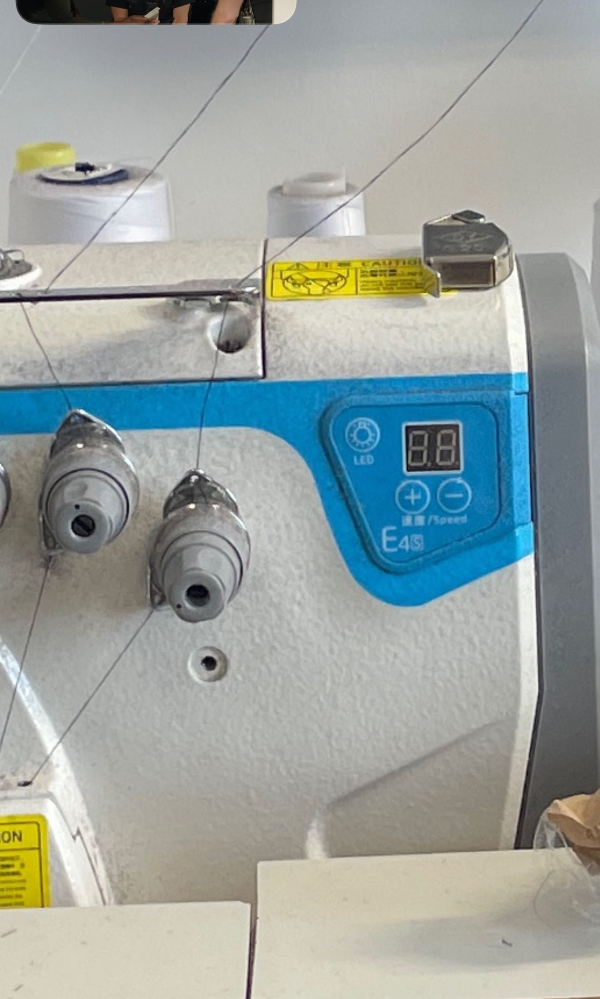 Overlock przemysłowy 5-nitkowy JACK E4S – stan bardzo dobry