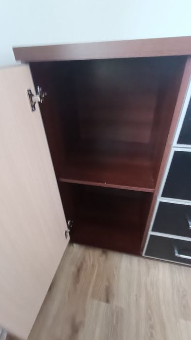 Komoda brązowo- biała 100 cm wysokości
