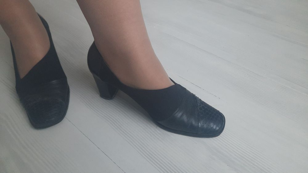 Sapatos pele preta tam. 35