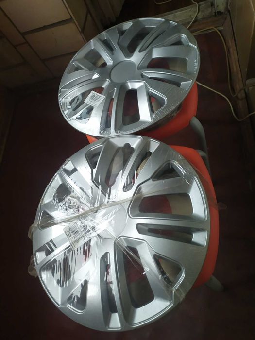 Колпаки для колес RAVEN srebrny 13 новые 2 шт.