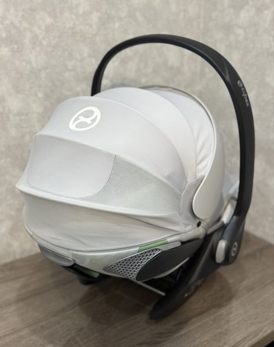 Автокрісло Cybex Cloud T Plus 2023 Off White — стан відмінний