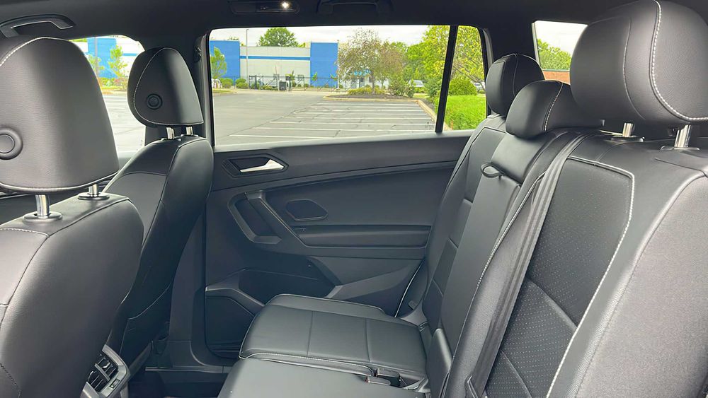 Volkswagen Tiguan      2021