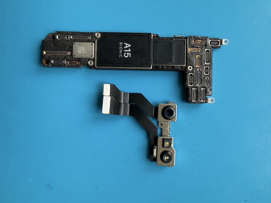 Плата для iPhone 13