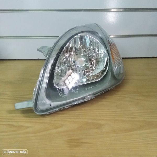 Farol Toyota Yaris modelo: 1999 até 2003 novo