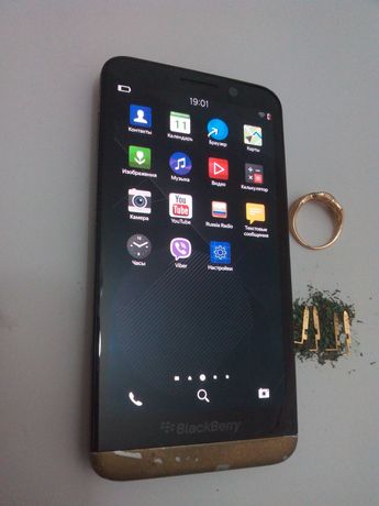 BlackBerry Z30 "Gold"