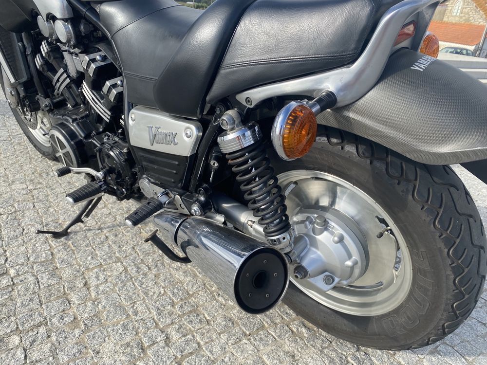 Vendo Moto VMAX 1200 bem estimada