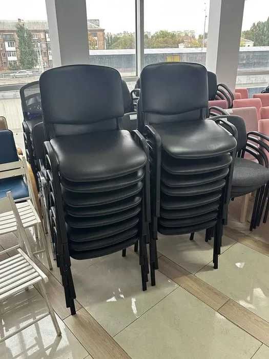 дивани, стільці, крісла, столи, шафи, тумби, сейфи, шухляди