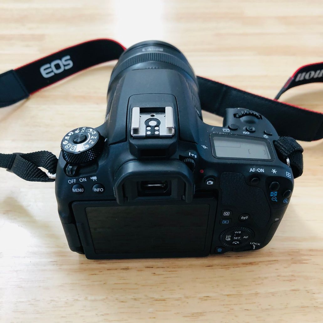 Corpo Canon 77D DSLR