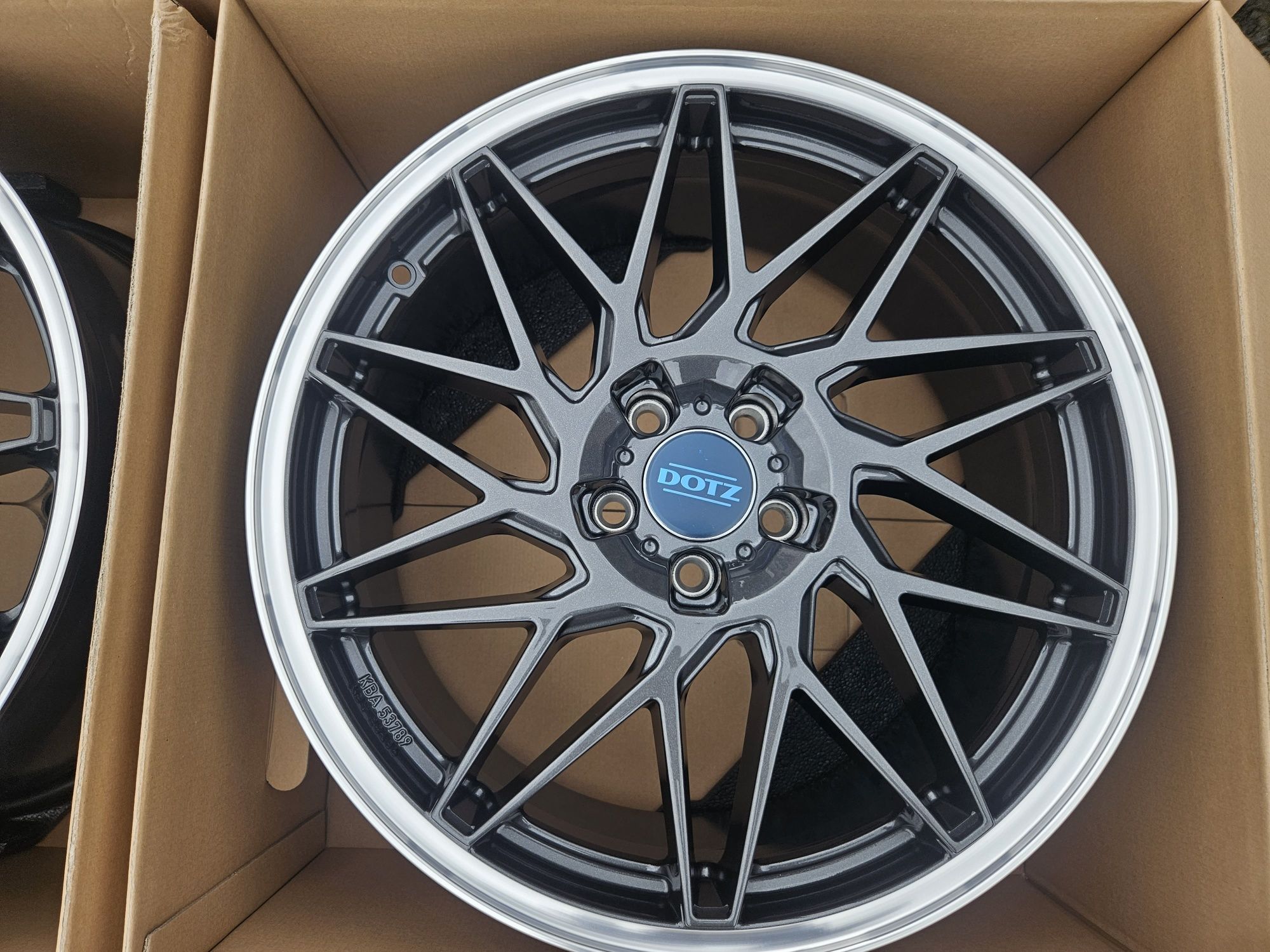 Felgi aluminiowe 5x108 8.5j et45 19" dotz