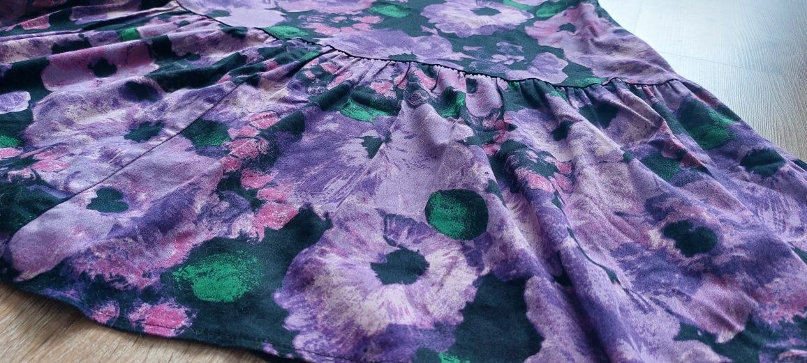 Rozkloszowana sukienka fioletowe kwiaty Yessica