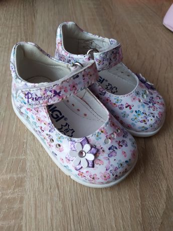 Взуття на дівчинку до 1 року