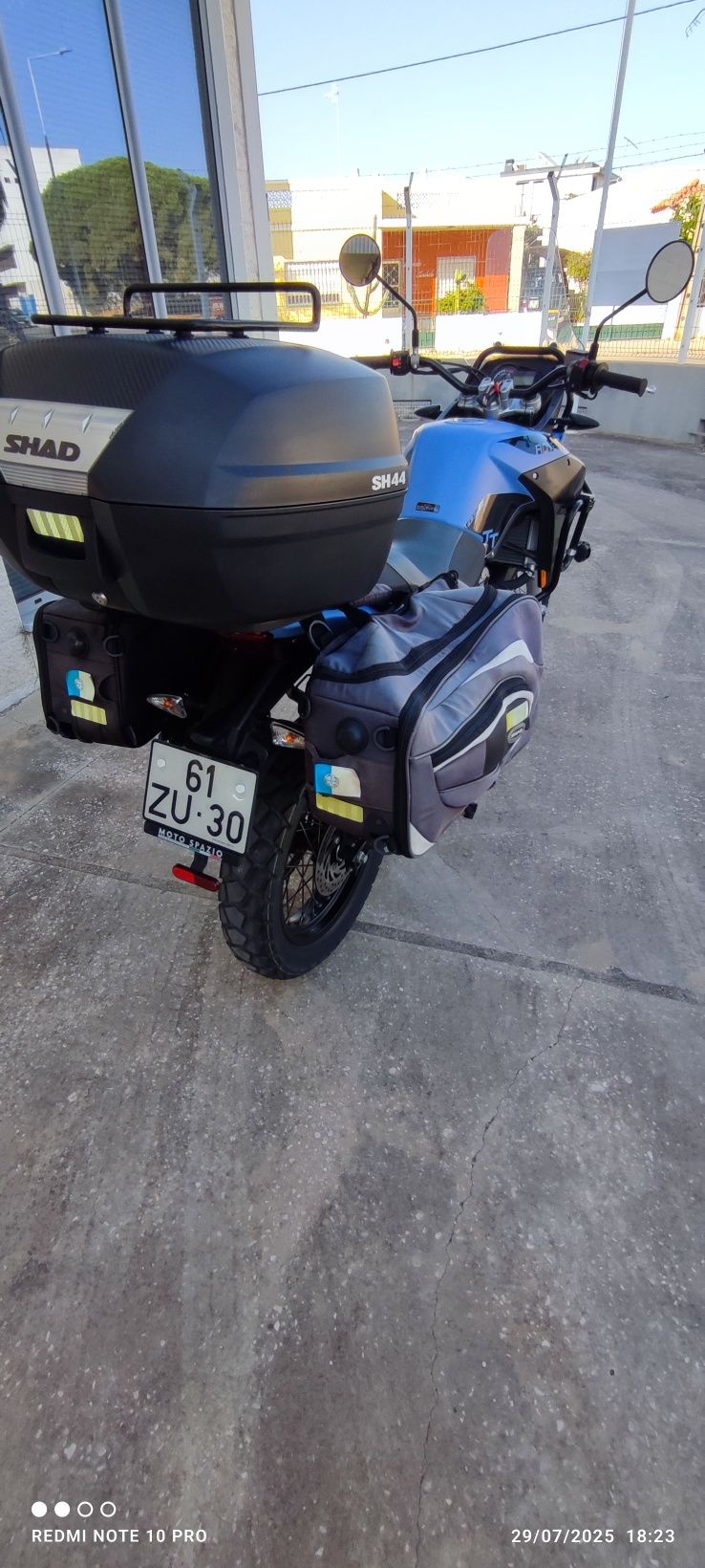 Moto trail UM DSR ADVENTURE