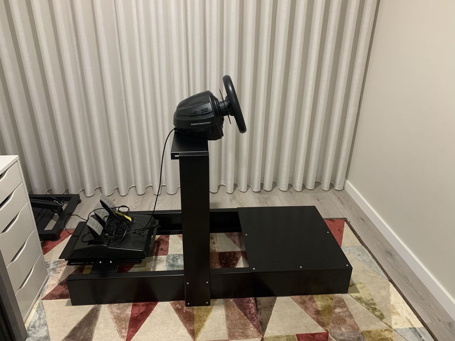 Cockpit + Volante Thrustmaster T300RS + pedais