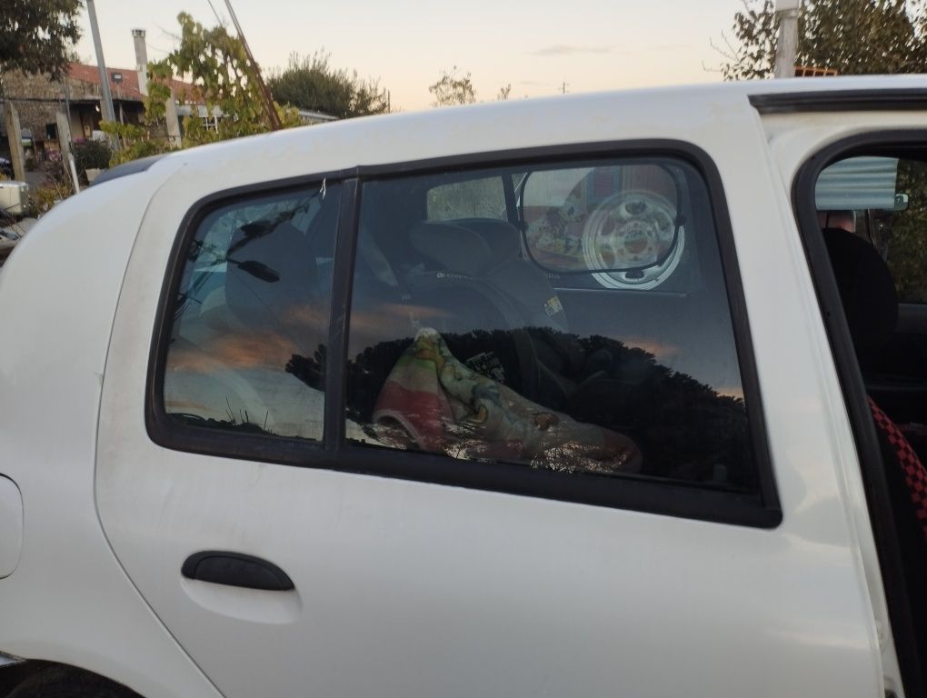 Vendo Reno Clio ano 2000