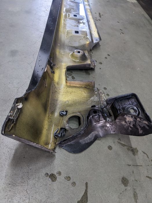 Продам накладку порогу Мерседес w210 LH