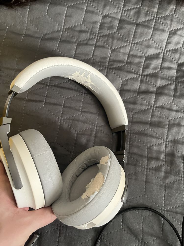 Sluchawki corsair virtuoso rgb wireless white
