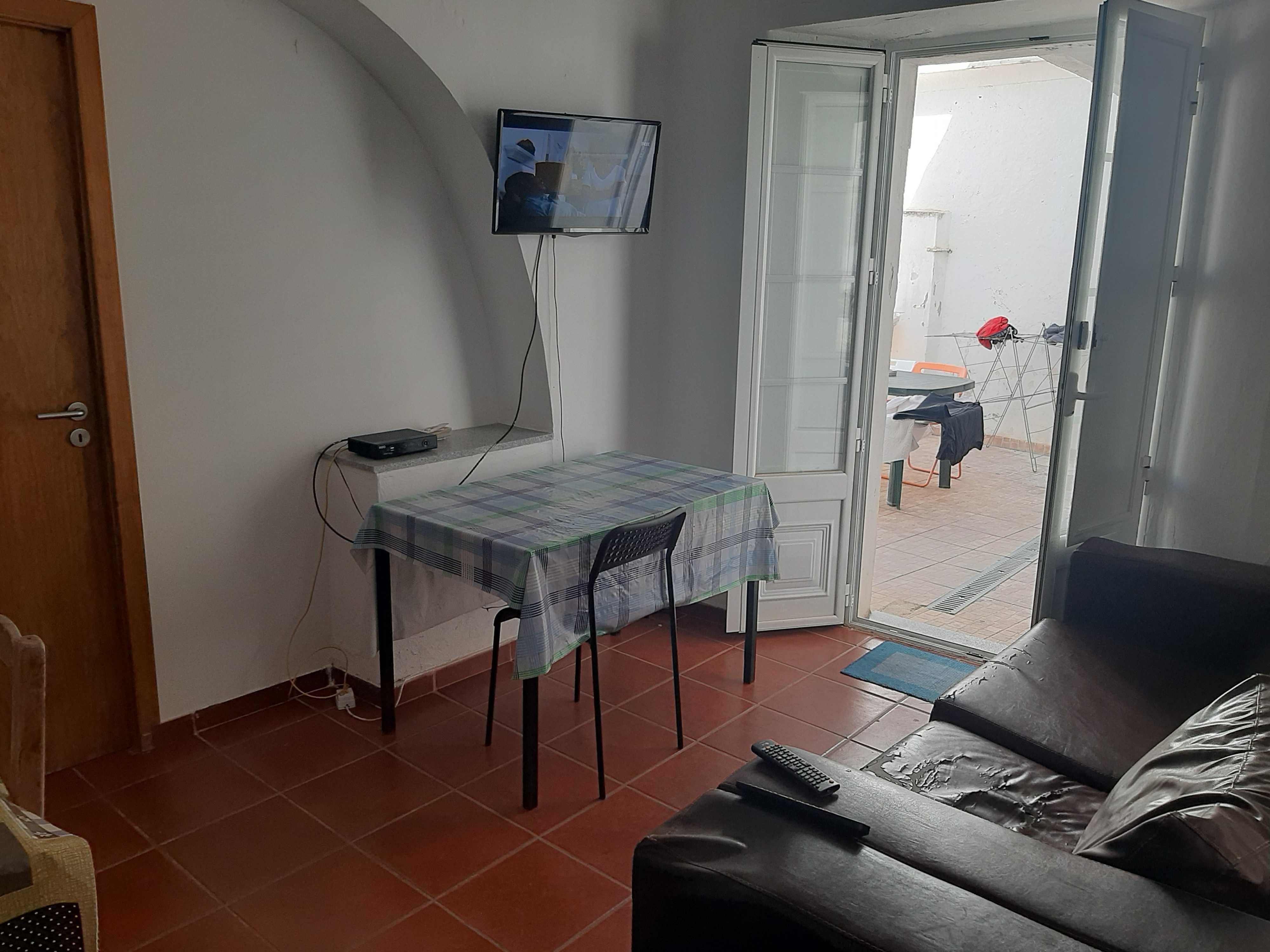 Desp incluidas, Quarto amplo em moradia, Porta de Moura