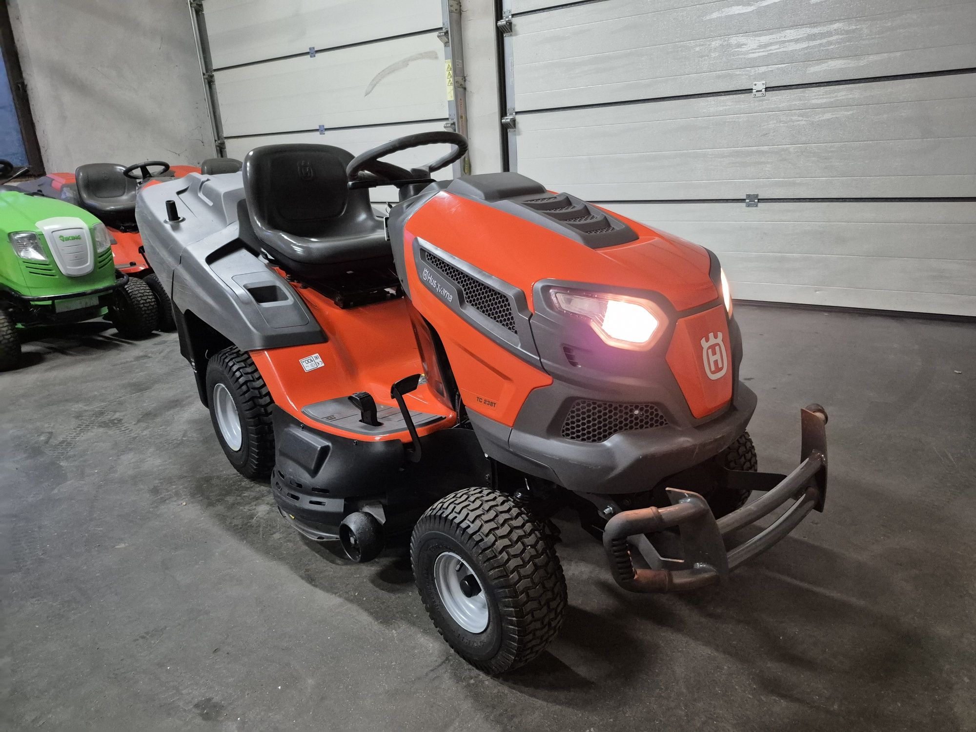 Kosiarka traktorek Husqvarna TC 238t