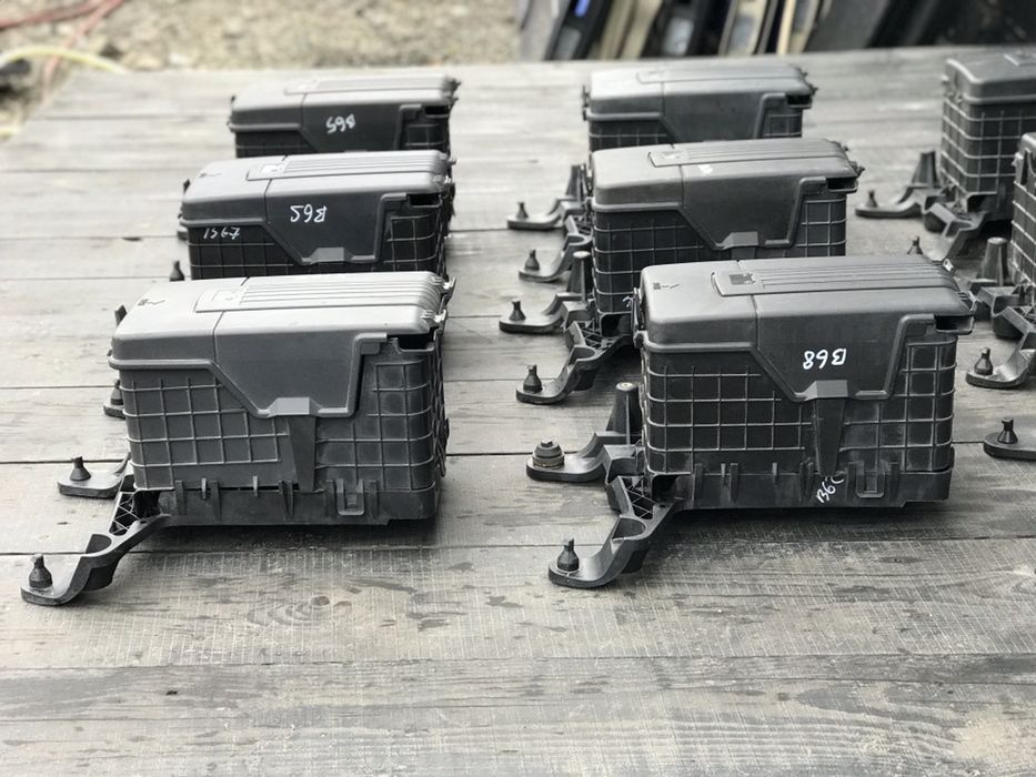 Корпус аккумулятора passat b6 skoda a5 jetta golf 5 touran caddy 3