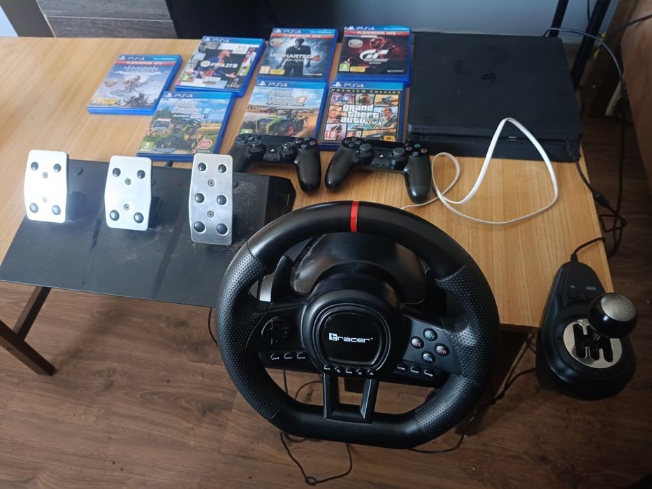 Konsola PS4 1 TB +2 pady 14 gier i kierownica z shifterem