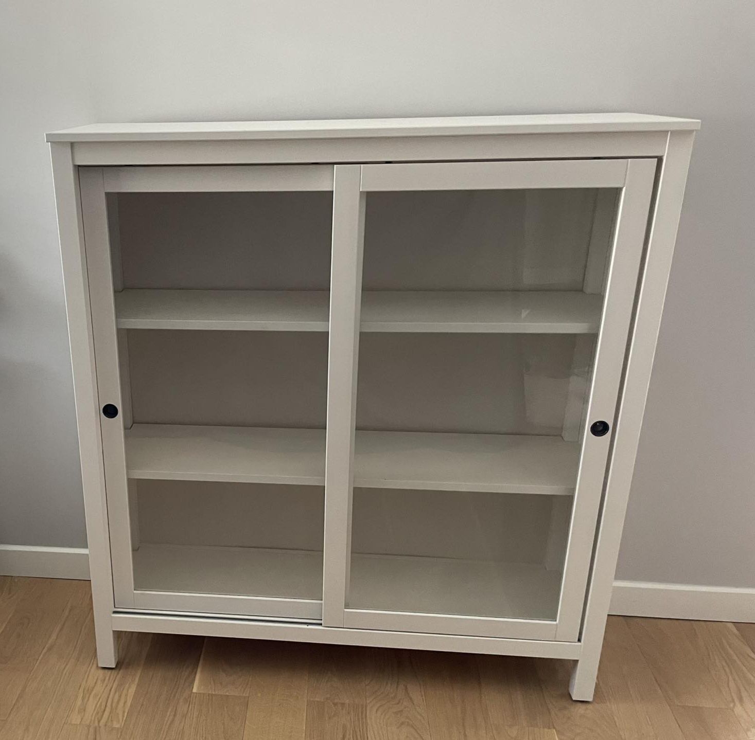 Ikea Hemnes komoda / witryna z przesuwaną szybą