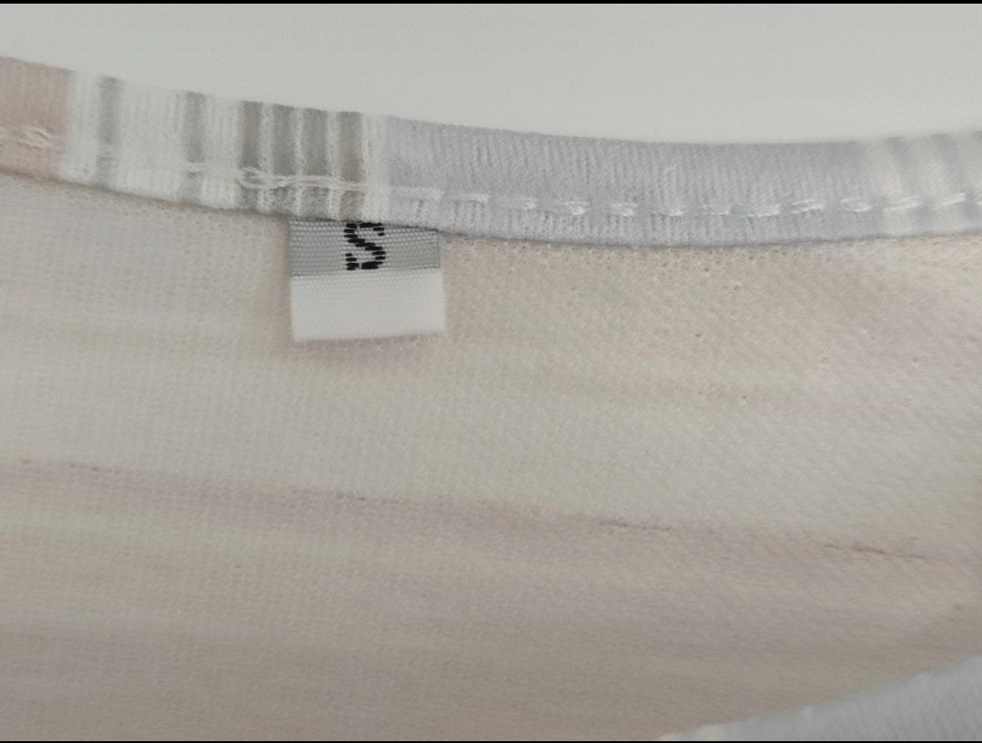 Sukienka, rozmiar S. Długość 83 cm, w biuście maks 94 cm.