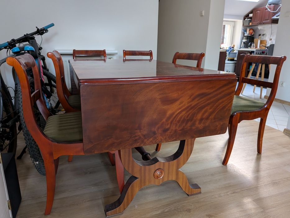 Stół z krzesłami PKZ Zakłady Wytwórcze Mebli Artystycznych z 1997