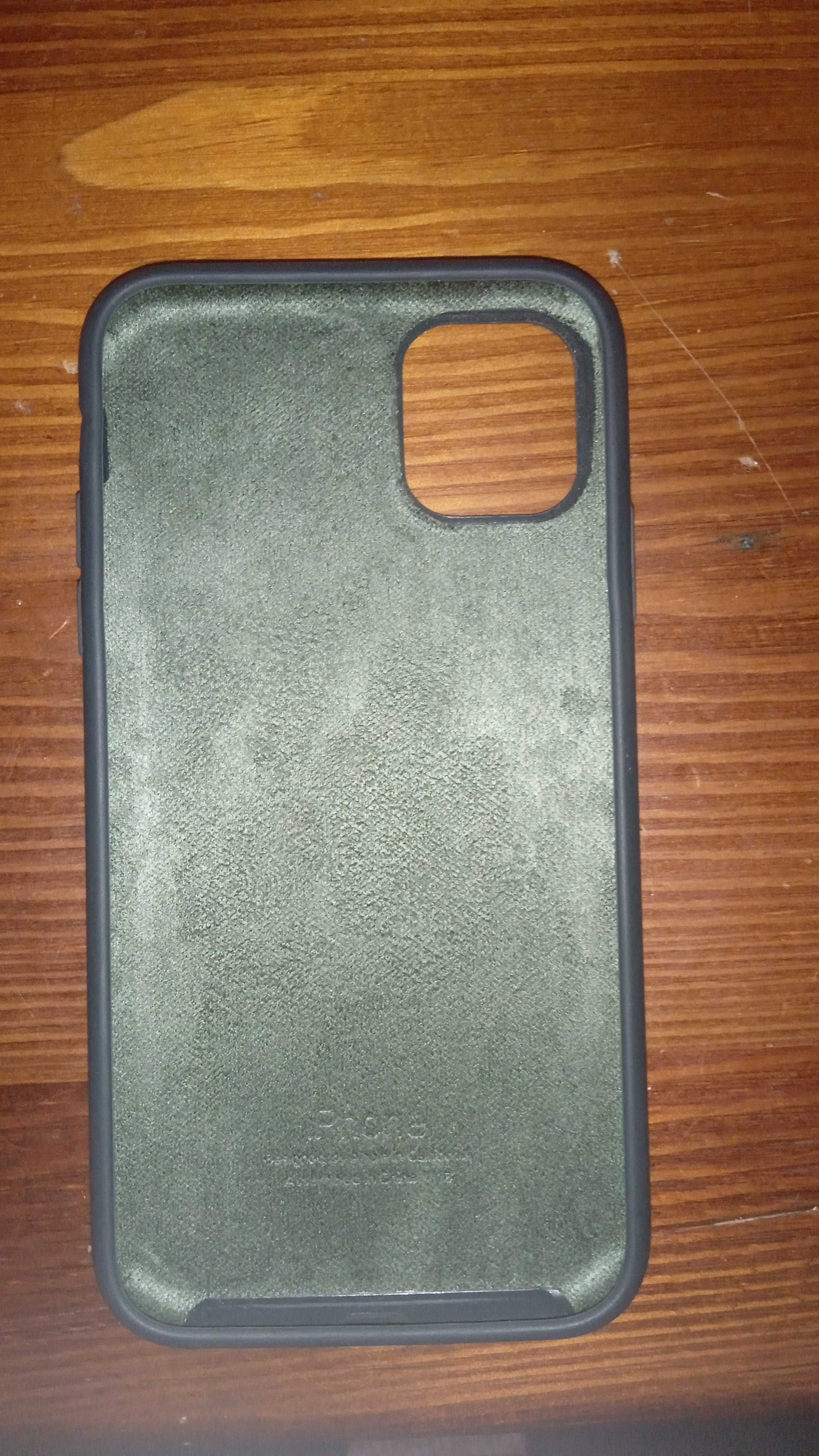 Чохол iPhone 11 у відмінному стані