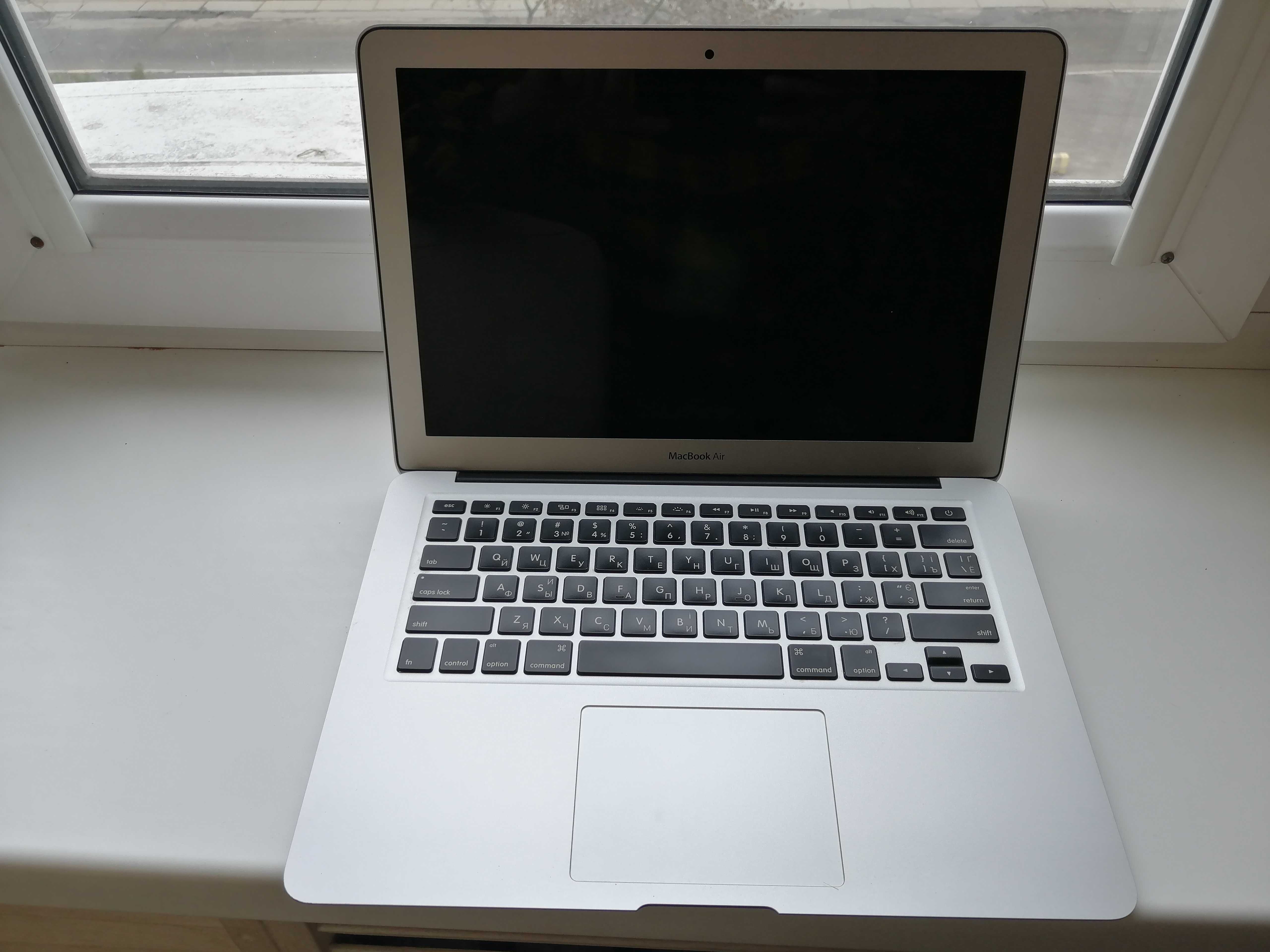 Продам MacBook Air 7.2 2015 Intel Core i5 1.6 GHz RAM 8Gb 256 Gb SSD