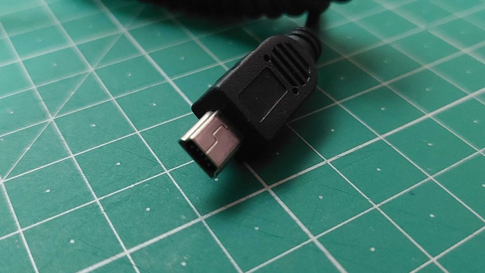 Carregador Isqueiro DC 12 - 24V Tanto para Telemóvel ou GPS