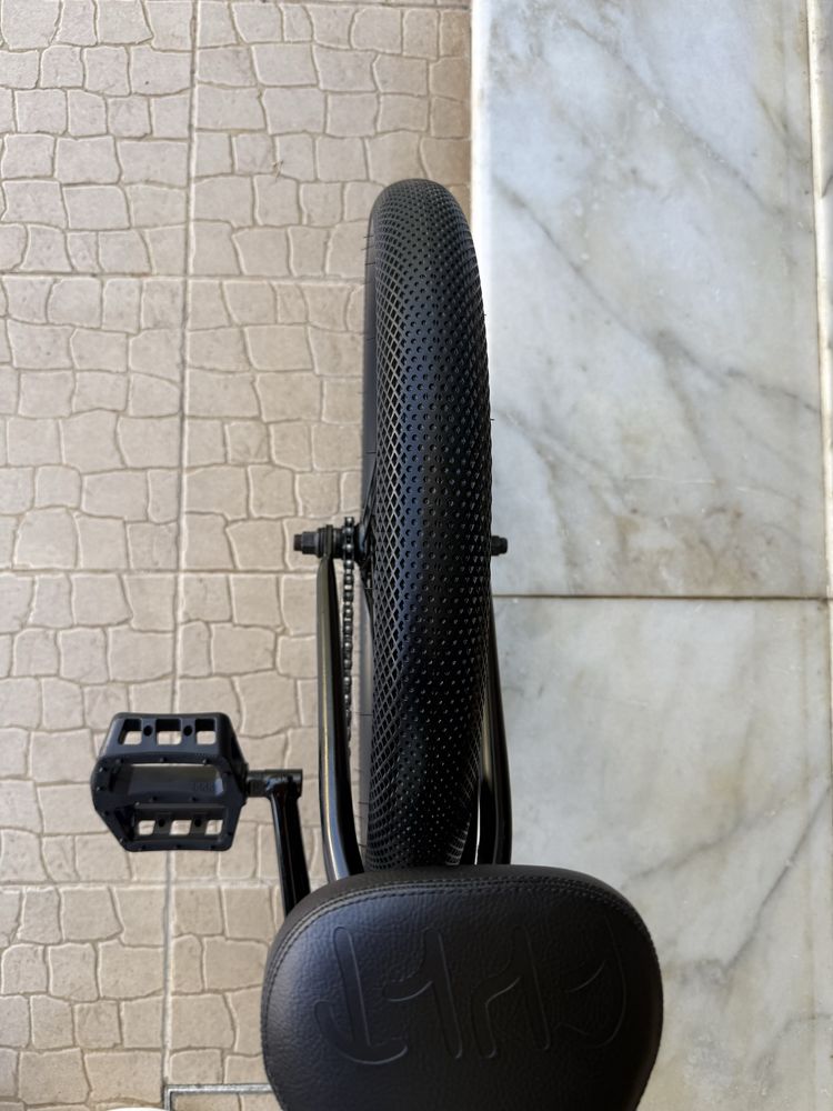 Bicicleta BMX CULT Control 20.75" 2022