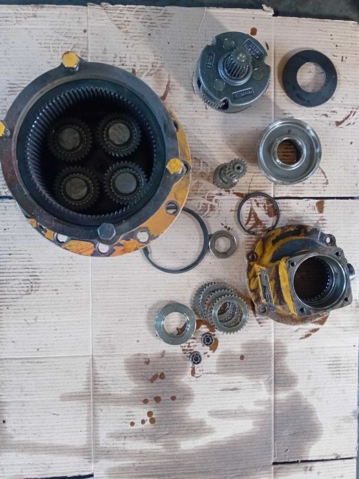 Reduktor DR140 do koparki cat na części, reduktor obrotu cat części