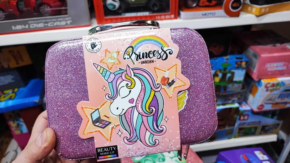 Косметика в чемодані Unicorn якісна лаки,тіні,помада єдиноріг