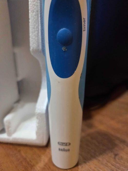 Зубна щітка електрична Oral-B