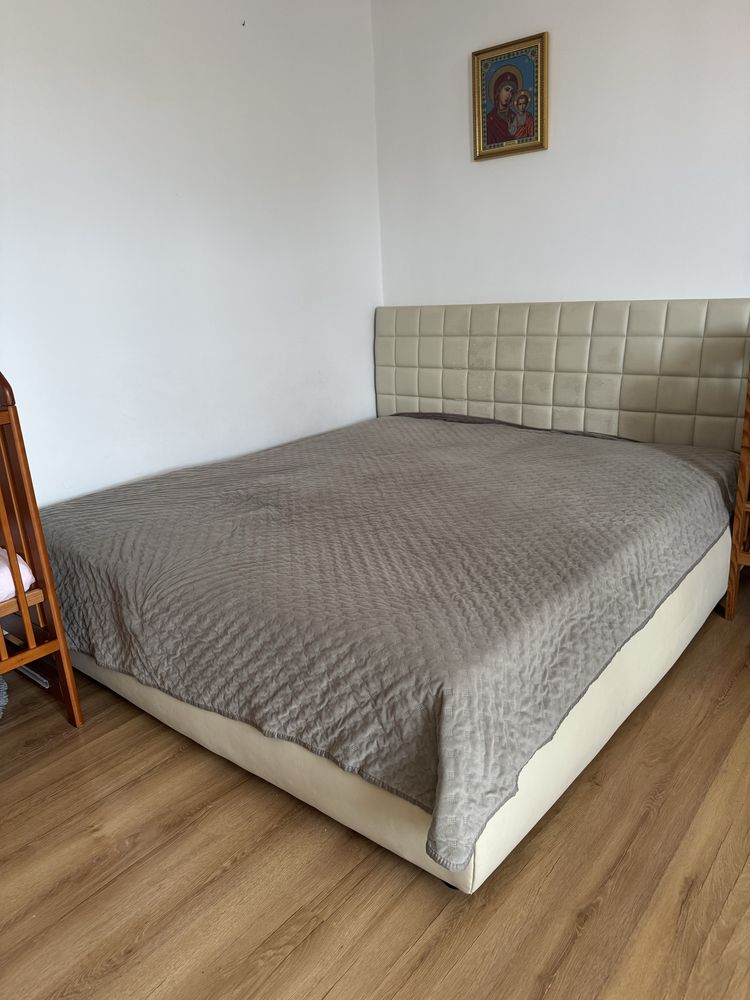 Łóżko z materacem 180/200