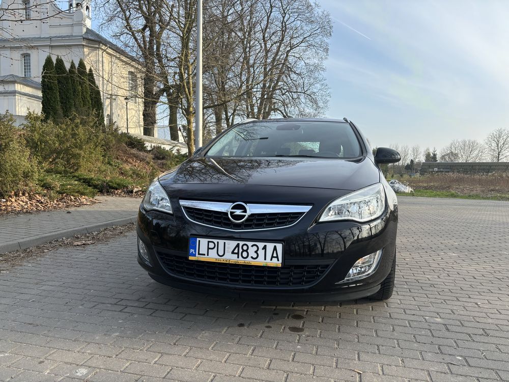 Opel Astra 1.6 turbo benzyna 2010 rok