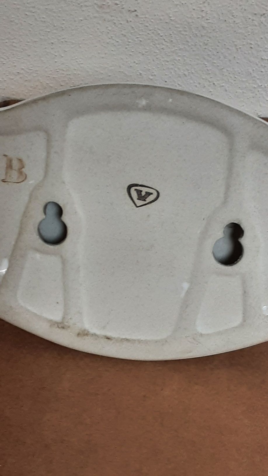 2 saboneteiras e peça para papel higiénico