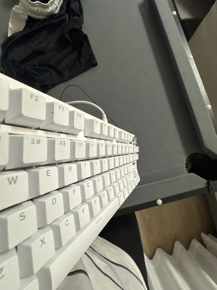Teclado mecanico profissional com fio