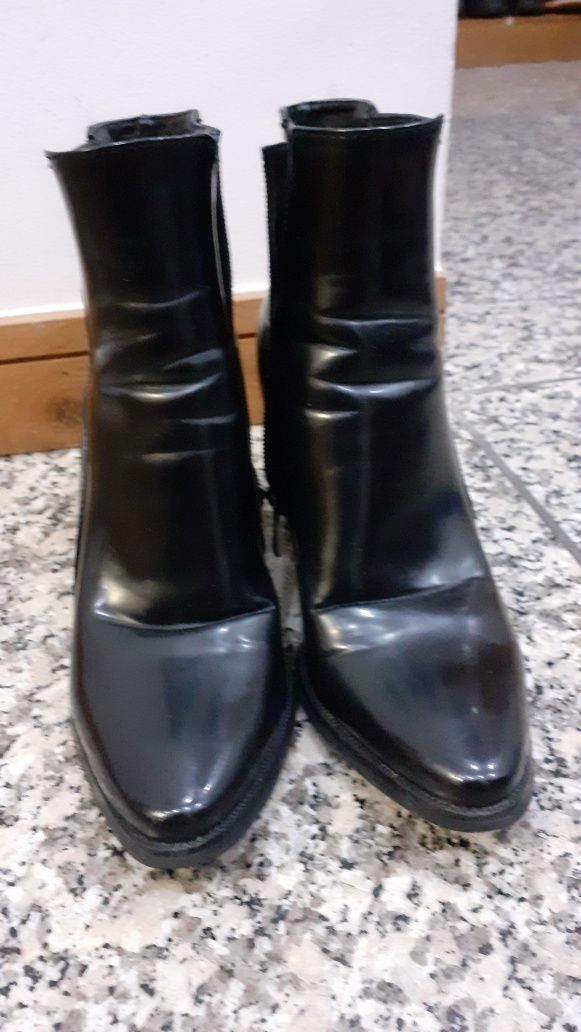 Botins pretos tamanho 38