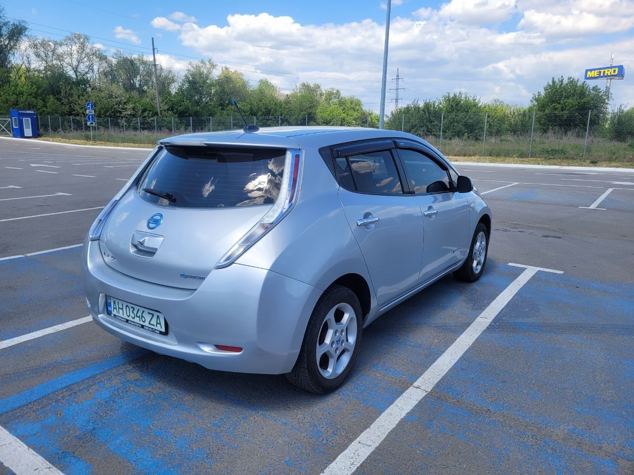 Nissan Leaf 2011 на новой батарее 2020