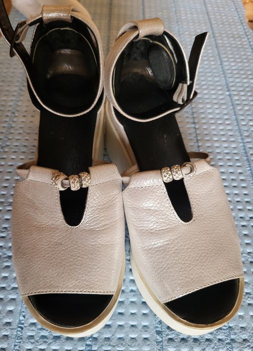 Босоніжки 36р шкіра 23.5см