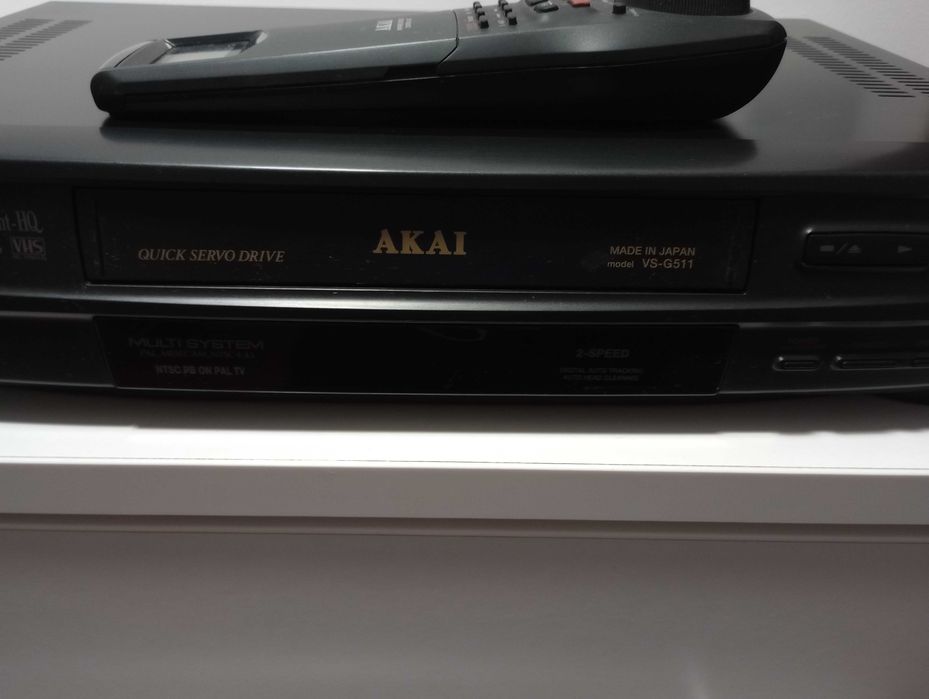 AKAI magnetowid VHS G511 (sprawny) + gratis 10 kaset Akai